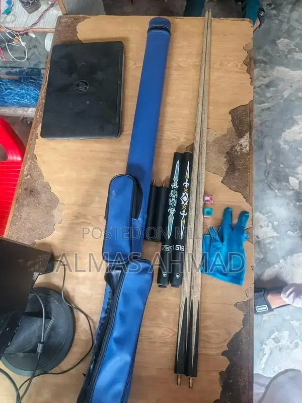 Professional Snooker Cue Set with Accessories