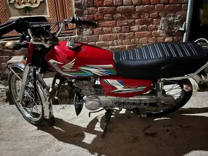 Honda 125cc Motorcycle - Well-Maintained Compact Ride