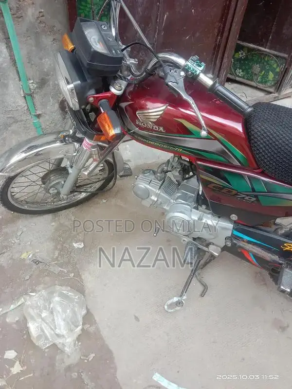 Honda Motorcycle 70cc Single Cylinder Model