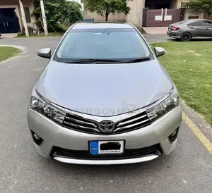 Photo - Toyota Corolla Grande 2014 Sedan - Immaculate Condition