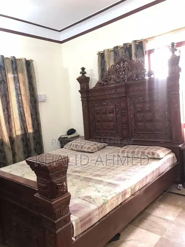 Chiniot Furniture Wooden Bed with Matching Side Tables