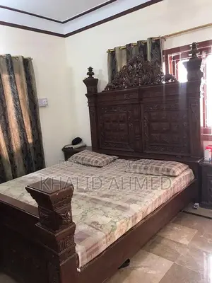 Chiniot Furniture Wooden Bed with Matching Side Tables