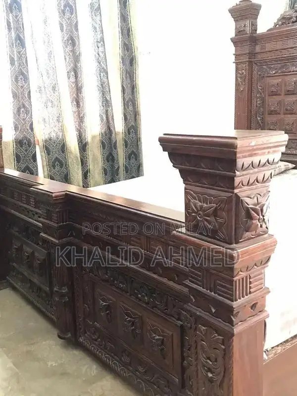 Chiniot Furniture Wooden Bed with Matching Side Tables