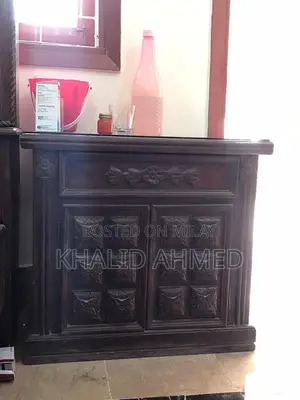 Chiniot Furniture Wooden Bed with Matching Side Tables