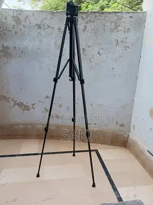Adjustable Smartphone Tripod Stand for Vlogging and Photography