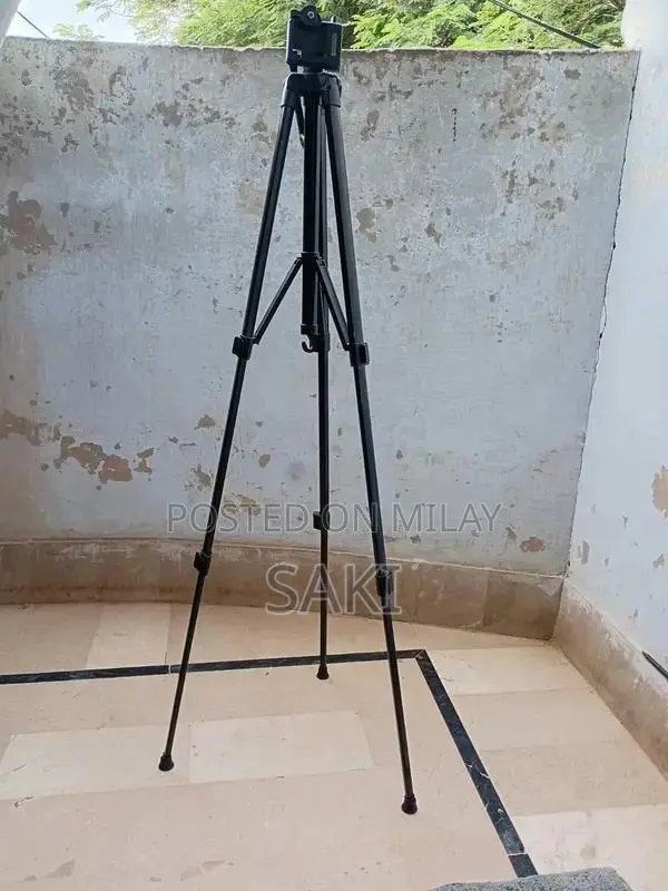 Adjustable Smartphone Tripod Stand for Vlogging and Photography