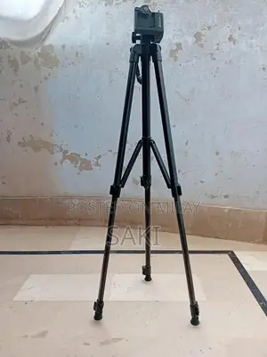 Adjustable Smartphone Tripod Stand for Vlogging and Photography