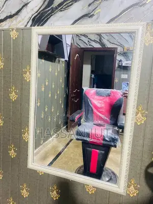 Photo - Salon Chair - Barely Used, Excellent Condition