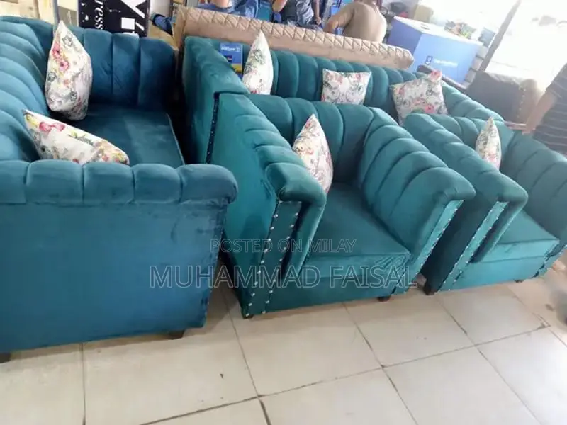 Custom Bedroom Furniture Sets with Multiple Finishes