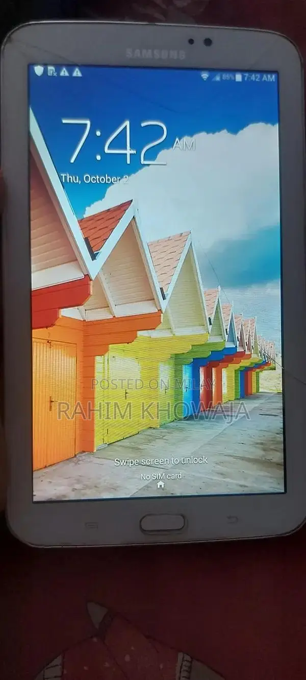 Samsung Tablet with Screen Damage - Functional Device