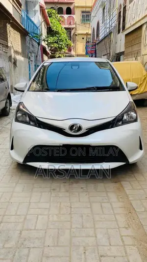 Photo - Toyota Vitz Compact Hatchback 2016-2021 Pearl White