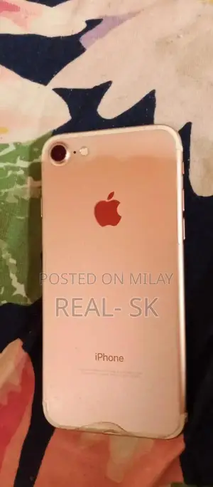 Photo - Apple iPhone 7 128GB Rose Gold Smartphone