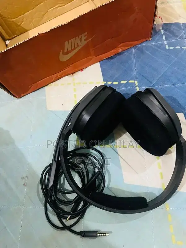 High-Performance Wired Gaming Headset with Mic