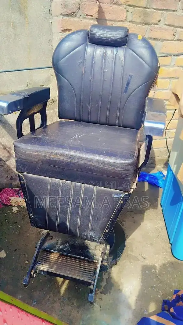 Classic Parlour Chair for Living Room or Study