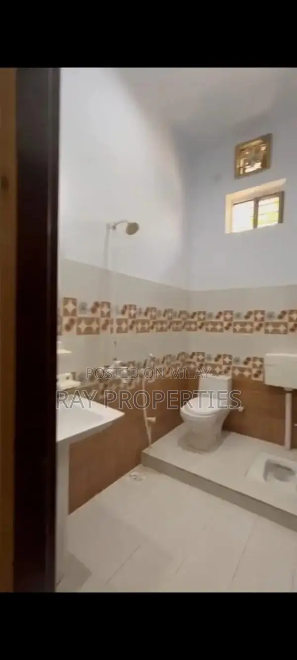 Double Unit 5 Marla House with 4 Bedrooms and Multiple Facilities