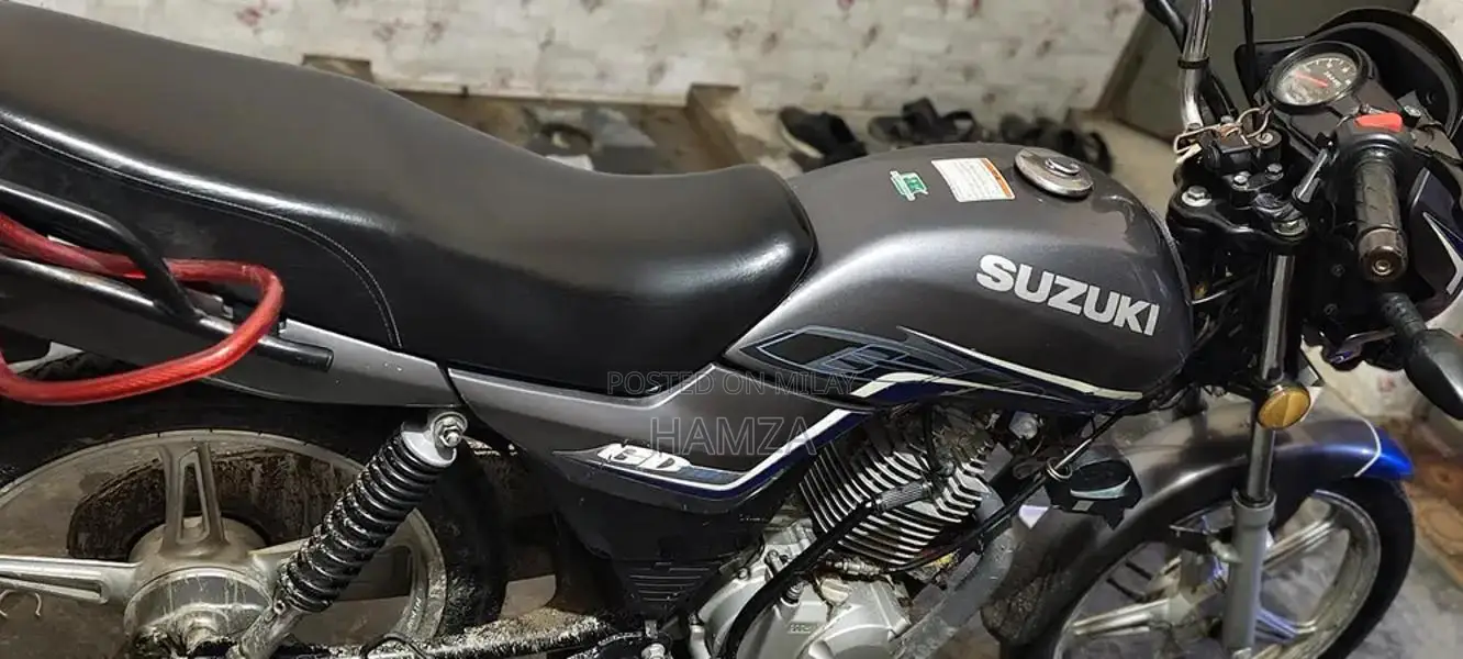 Suzuki 110 Motorcycle - Single Cylinder Commuter Bike
