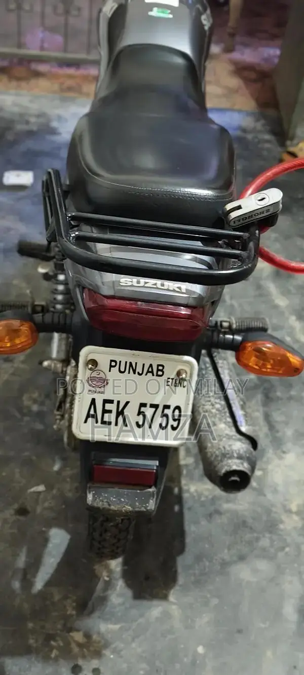 Suzuki 110 Motorcycle - Single Cylinder Commuter Bike