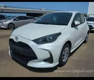 Toyota Yaris Compact Hatchback Pearl White Sedan