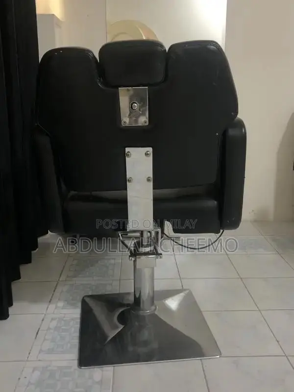 harir saloons chairs and barbers