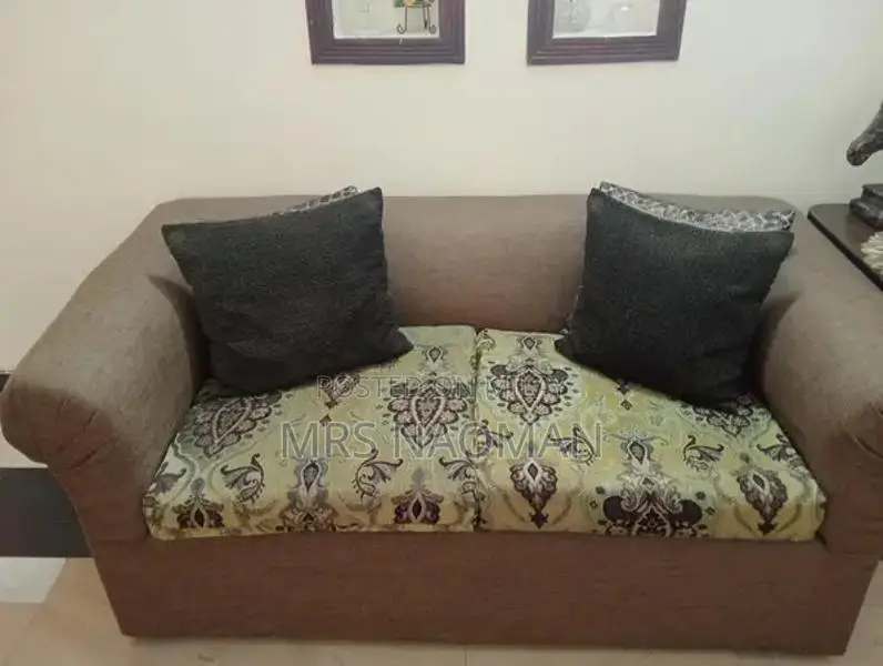 Spacious 6 Seater Living Room Sofa - Comfortable Seating Solution