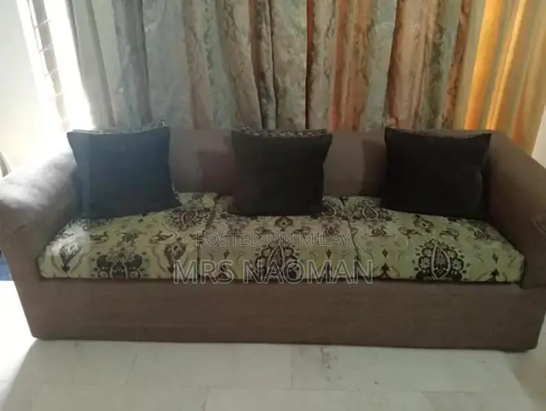 Spacious 6 Seater Living Room Sofa - Comfortable Seating Solution