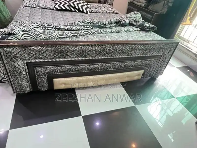 King-Size Wooden Bedroom Set with Dressing Table and Mirror