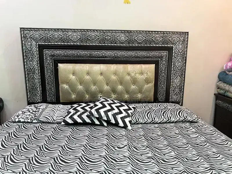 King-Size Wooden Bedroom Set with Dressing Table and Mirror