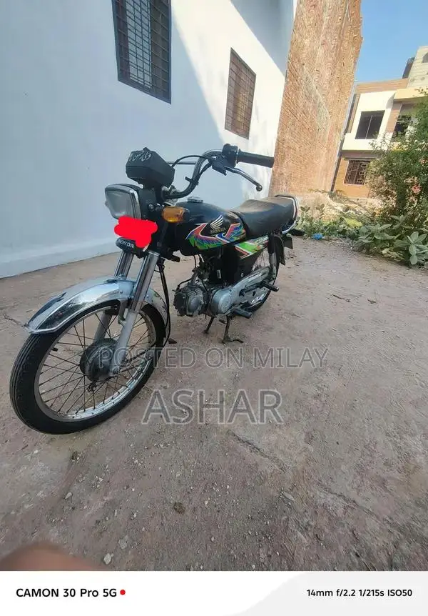 Honda CD 70 Motorcycle - Classic Urban Commuter