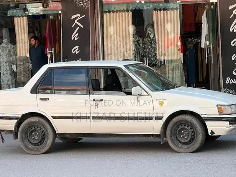 Toyota Corolla 1987 Vintage Sedan - Classic 12V Model