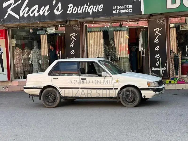 Toyota Corolla 1987 Vintage Sedan - Classic 12V Model