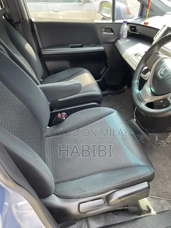 Honda Spike 5-Seater Compact SUV with Keyless Entry