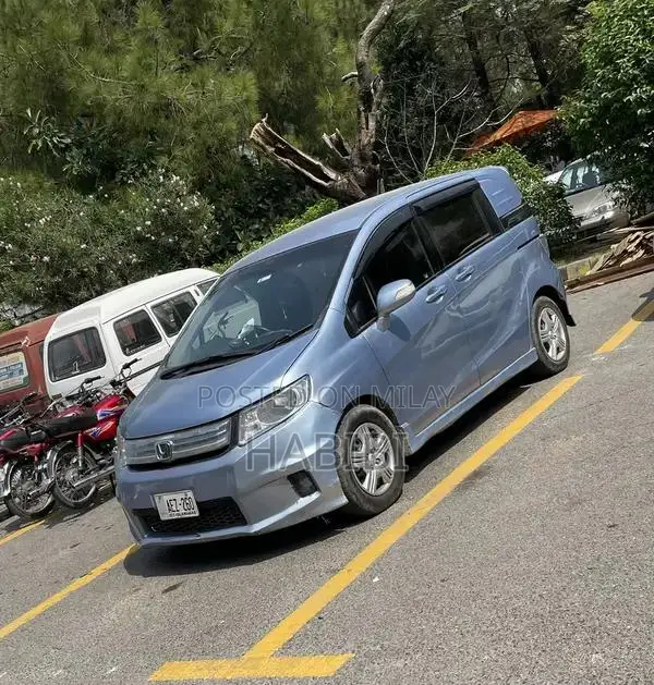 Honda Spike 5-Seater Compact SUV with Keyless Entry