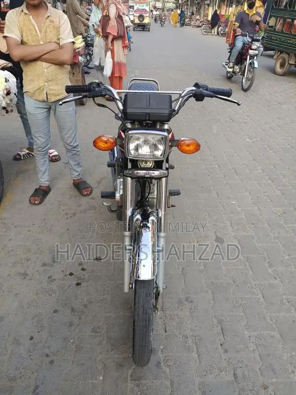 Honda 125 Motorcycle 2024 Black Edition