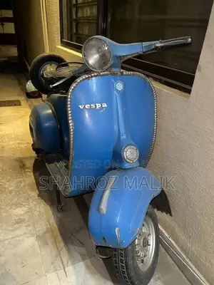 Photo - Vintage Vespa 150cc Single Cylinder Scooter - Classic Italian Design