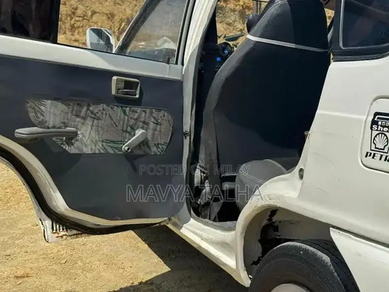 Suzuki Mehran VXR 1994 White Sedan - Classic Family Car