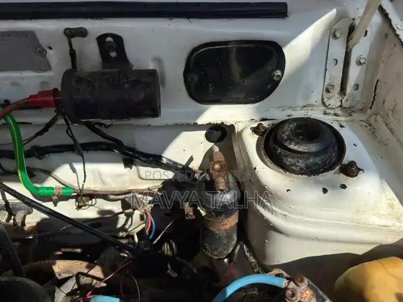 Suzuki Mehran VXR 1994 White Sedan - Classic Family Car