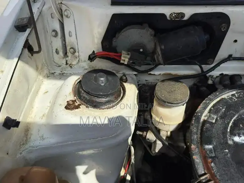 Suzuki Mehran VXR 1994 White Sedan - Classic Family Car