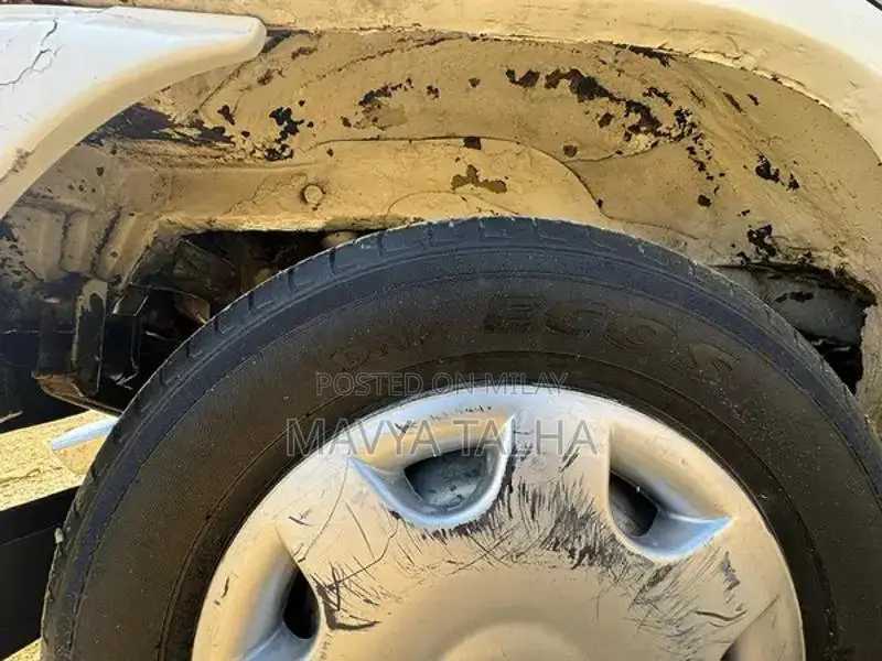 Suzuki Mehran VXR 1994 White Sedan - Classic Family Car