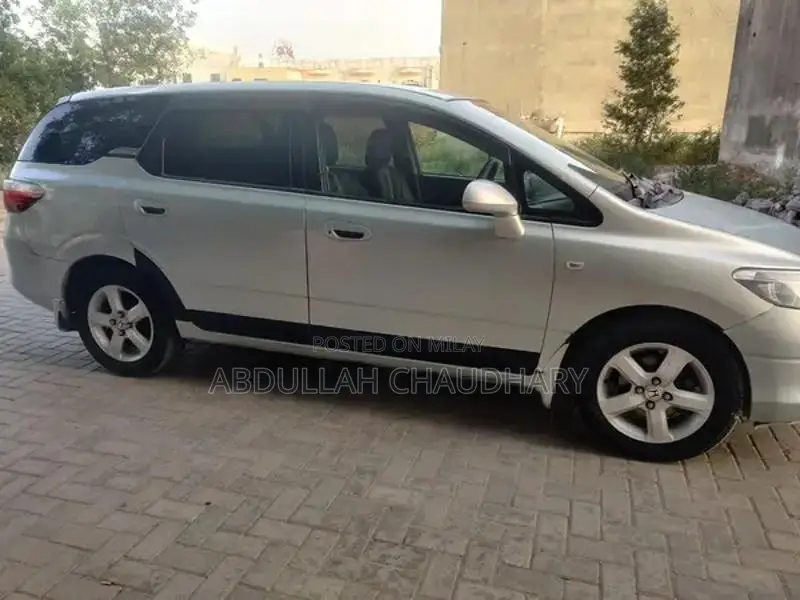 Honda Airwave Compact MPV with Climate Control and Pedal Shifter