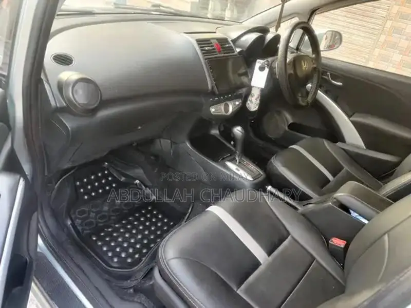 Honda Airwave Compact MPV with Climate Control and Pedal Shifter