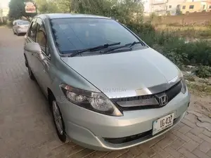 Honda Airwave Compact MPV with Climate Control and Pedal Shifter