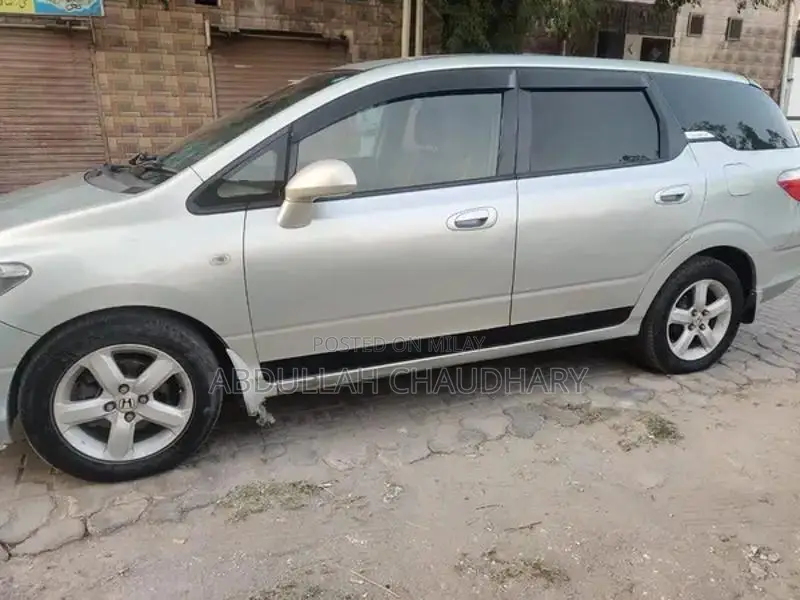 Honda Airwave Compact MPV with Climate Control and Pedal Shifter