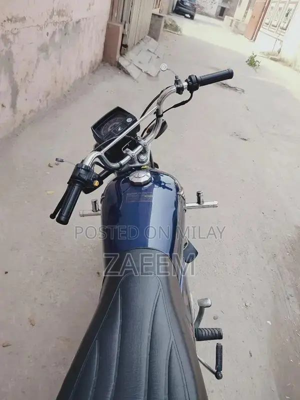 Honda CD 70 Motorcycle - 2023 Model Reliable Two-Wheeler