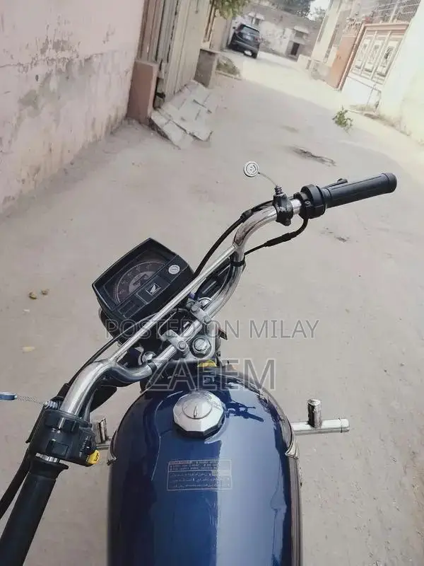 Honda CD 70 Motorcycle - 2023 Model Reliable Two-Wheeler