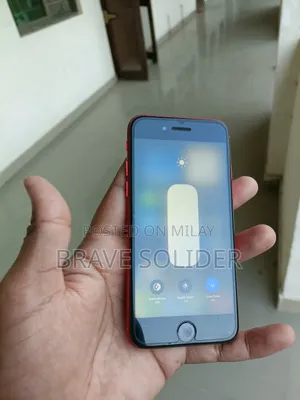 Photo - New Apple iPhone SE (2020) 64 GB Red