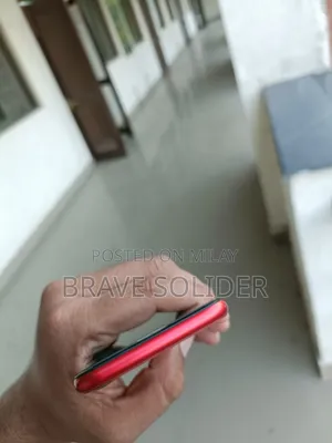 New Apple iPhone SE (2020) 64 GB Red