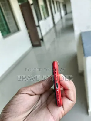 New Apple iPhone SE (2020) 64 GB Red