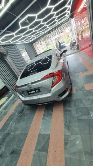 Honda Civic EX Hatchback 2018 Silver