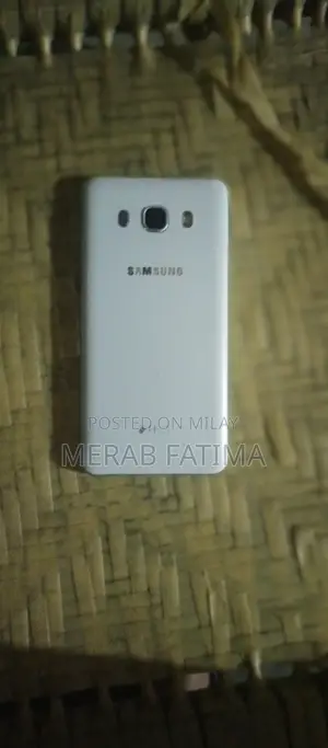 Photo - Samsung Galaxy A5 16 GB White