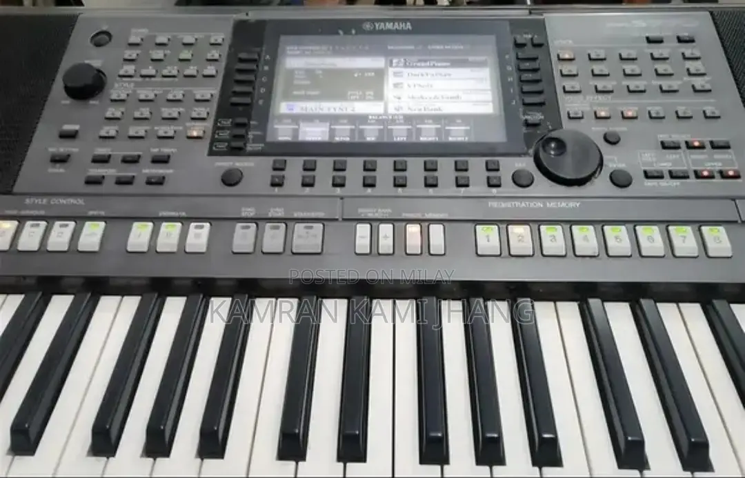 Yamaha PSR S770 Keyboard for Sale in Good Condition